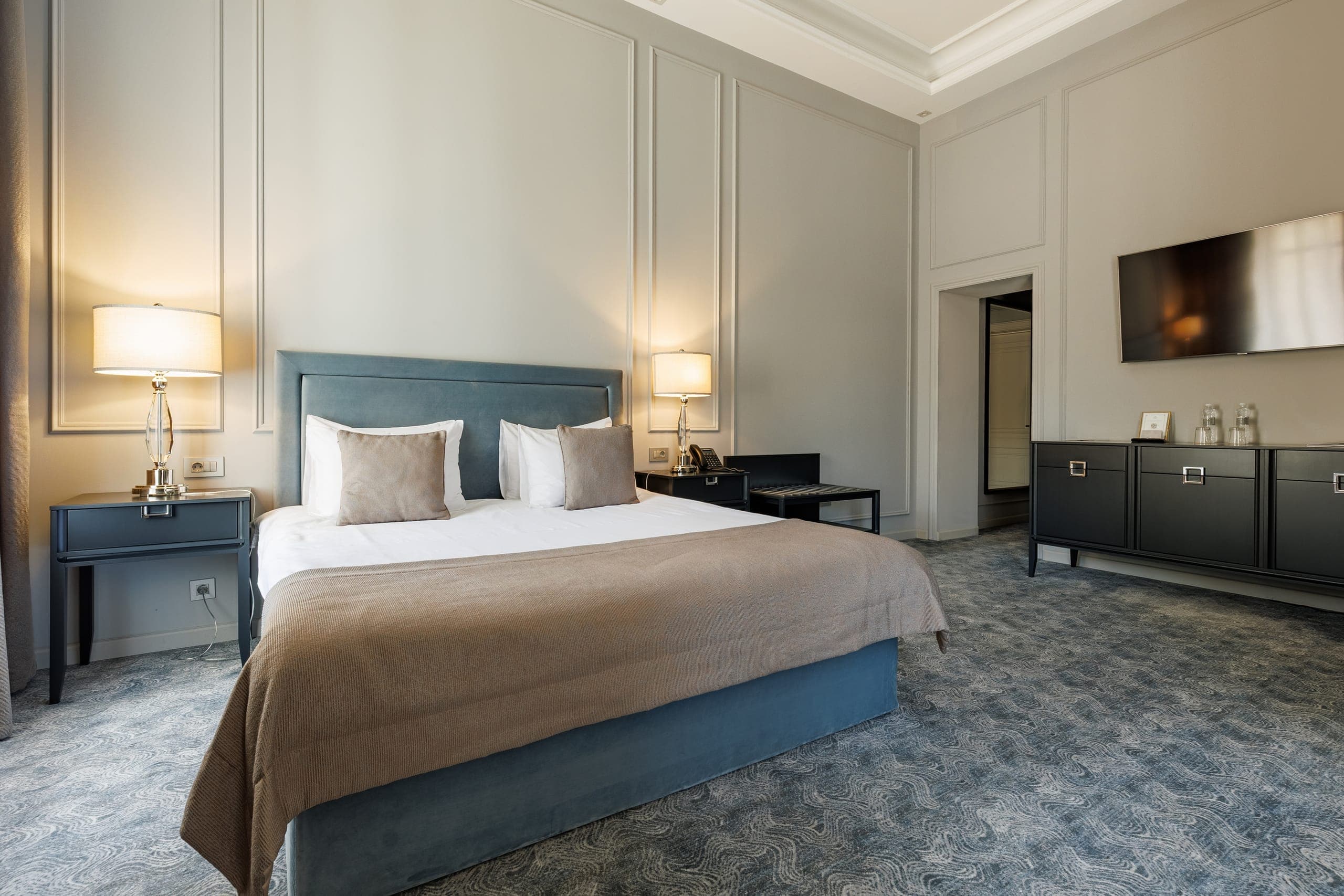 The Hotel 8